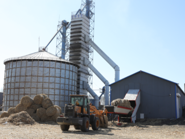 煤價上漲，糧食烘干用上生物質(zhì)秸稈大包直燃熱風(fēng)爐，一年省下30萬